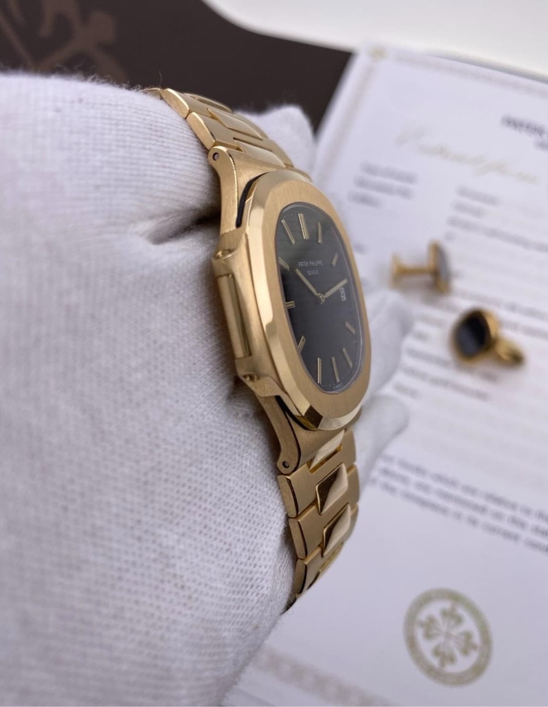 Patek Philippe Nautilus „Jumbo“ mit Manschettenknöpfen – Ansicht 9