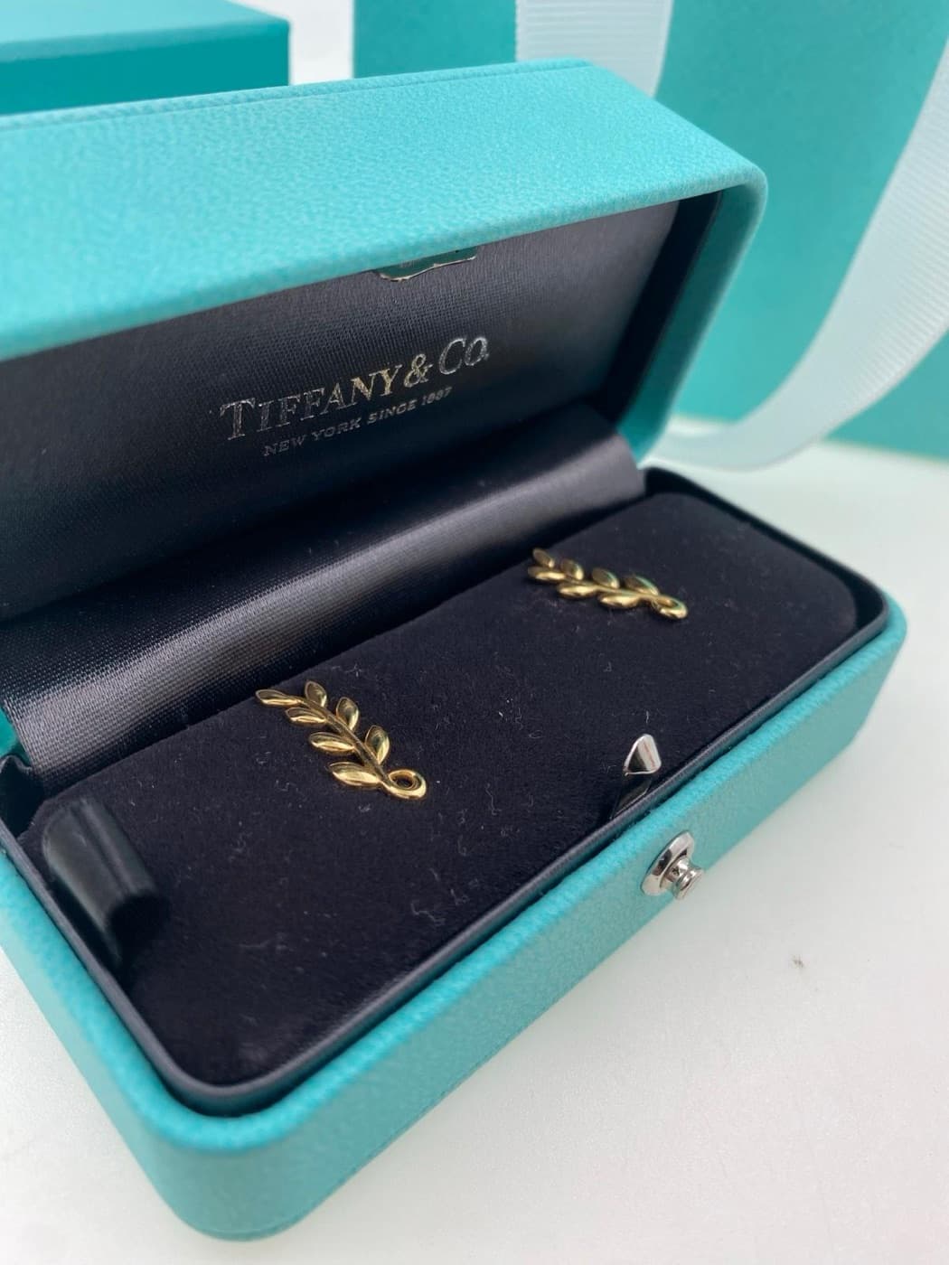 Tiffany & Co. Paloma Picasso Olive Leaf Ohrstecker – Ansicht 4